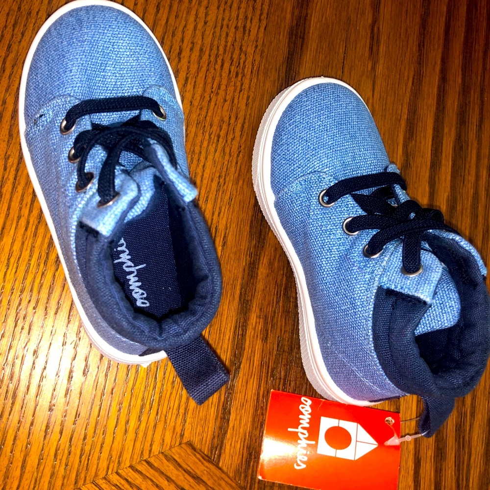 NWT Oomphies Boys Size 6 Shoes